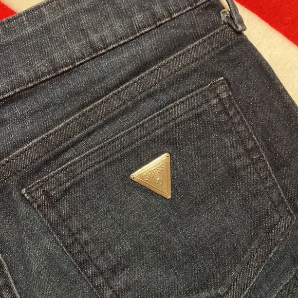 GUESS - Picture 2 of 4